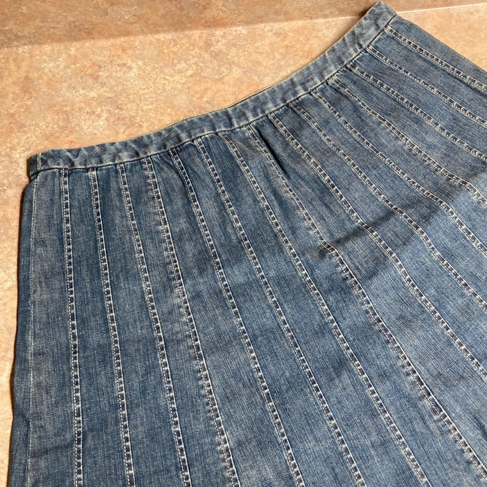 Adorable Talbots Petites Denim stretch skirt